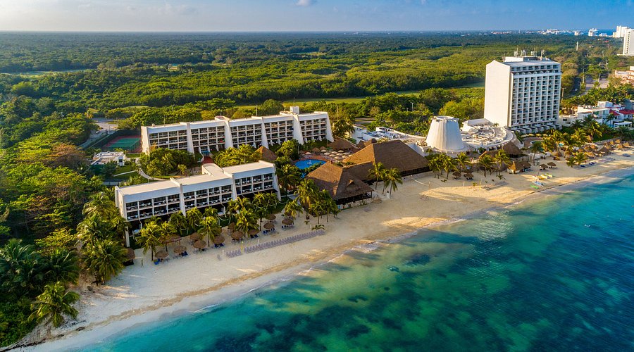 Meliá Cozumel all-inclusive resort with golf course, tropical gardens, and beachfront setting on Cozumel Island, Mexico.