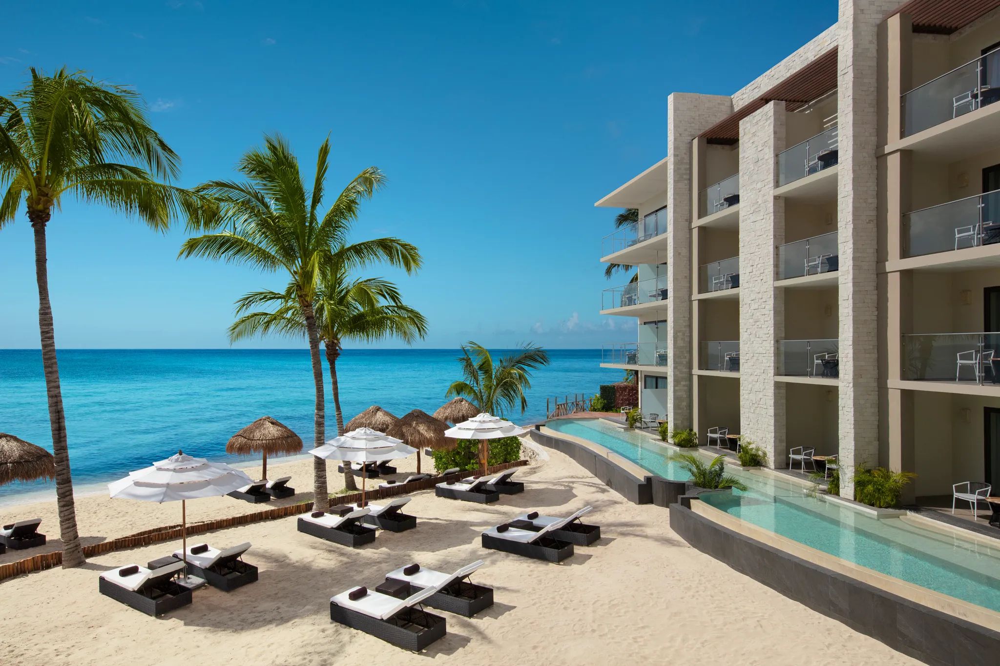Oceanfront suites with swim-up pool at Dreams Cozumel Cape Resort & Spa overlooking the Caribbean Sea.