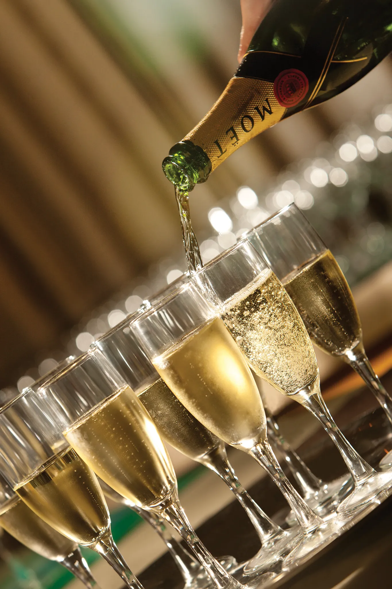 Preferred Club Bar at Dreams Cozumel Cape Resort & Spa serving champagne and premium cocktails in an elegant lounge setting.